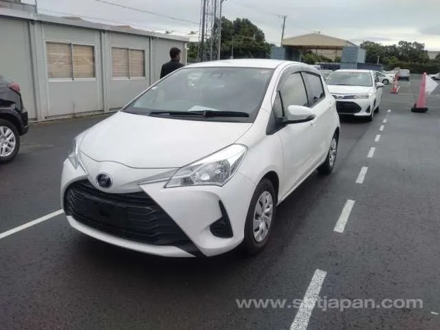 Toyota Vitz F 2019 photo 2