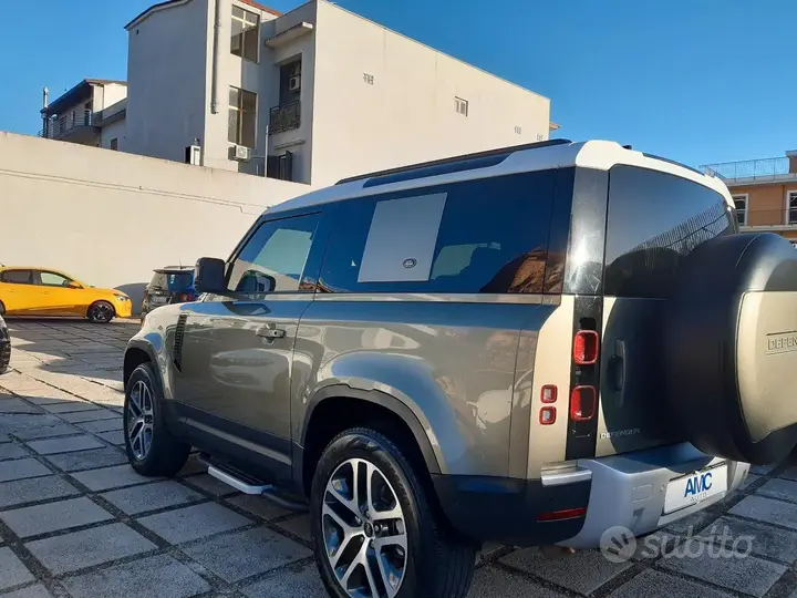Land Rover Defender 2021 photo 2