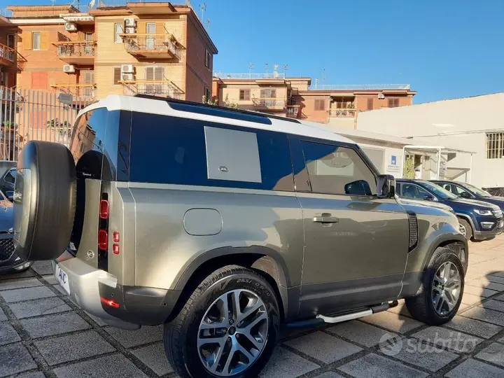 Land Rover Defender 2021 photo 3