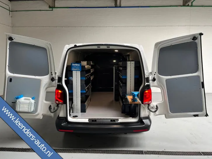 Volkswagen Transporter 2021 photo 2