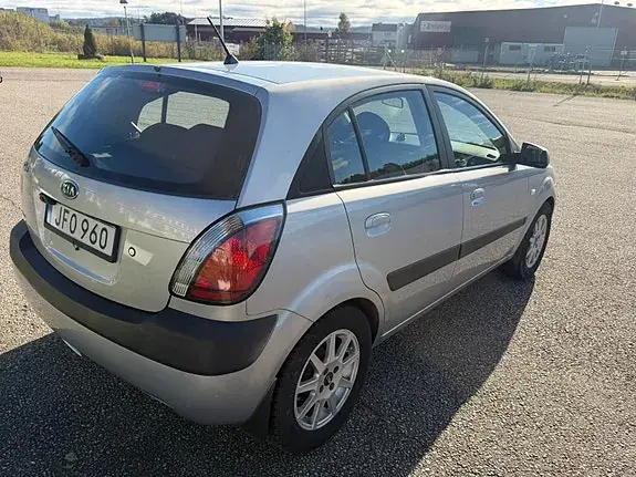 Kia Rio 2007 photo 4