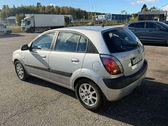 Kia Rio 2007 photo 3