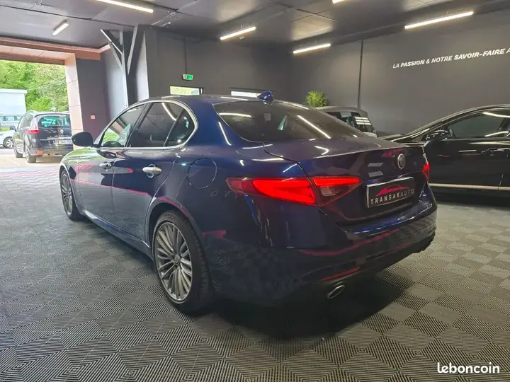 Alfa Romeo Giulia 2017 photo 5