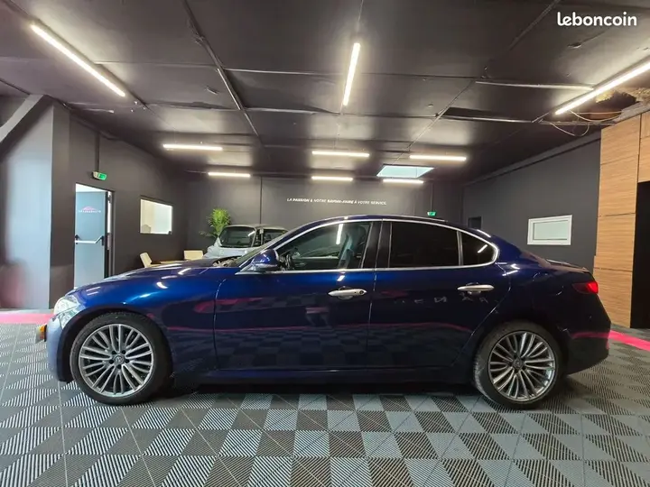 Alfa Romeo Giulia 2017 photo 4