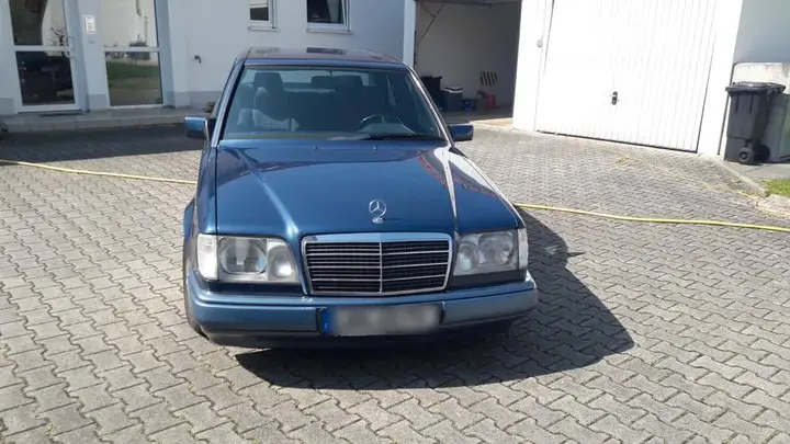 Mercedes-Benz W124