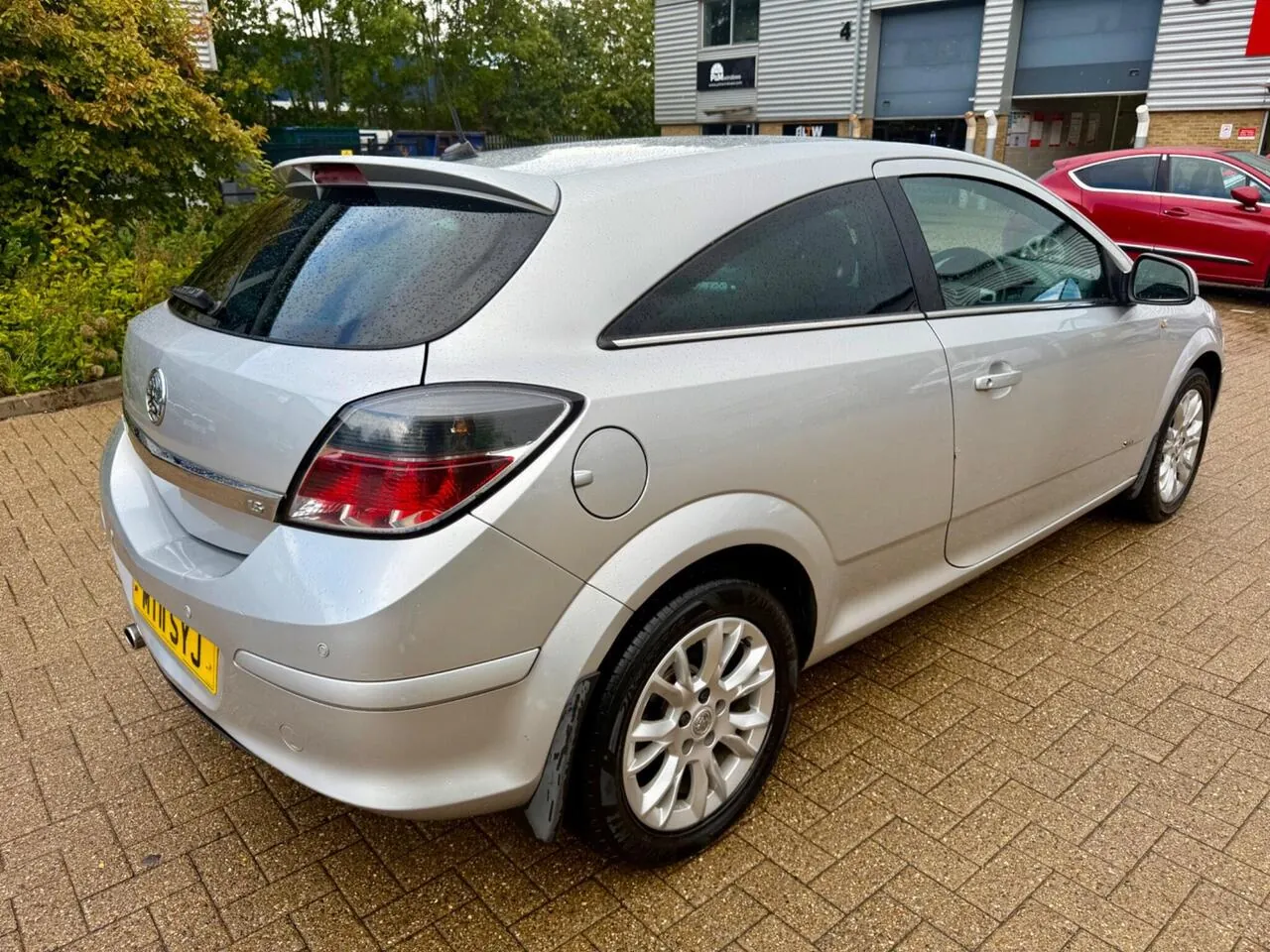 Vauxhall Astra 2011 photo 4