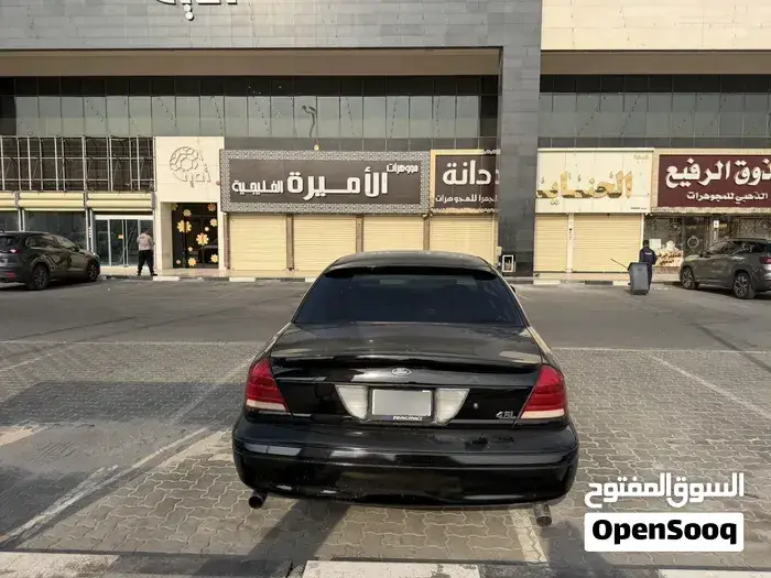 Ford Crown Victoria 2008 photo 2
