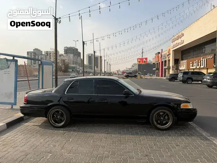 Ford Crown Victoria 2008 photo 3
