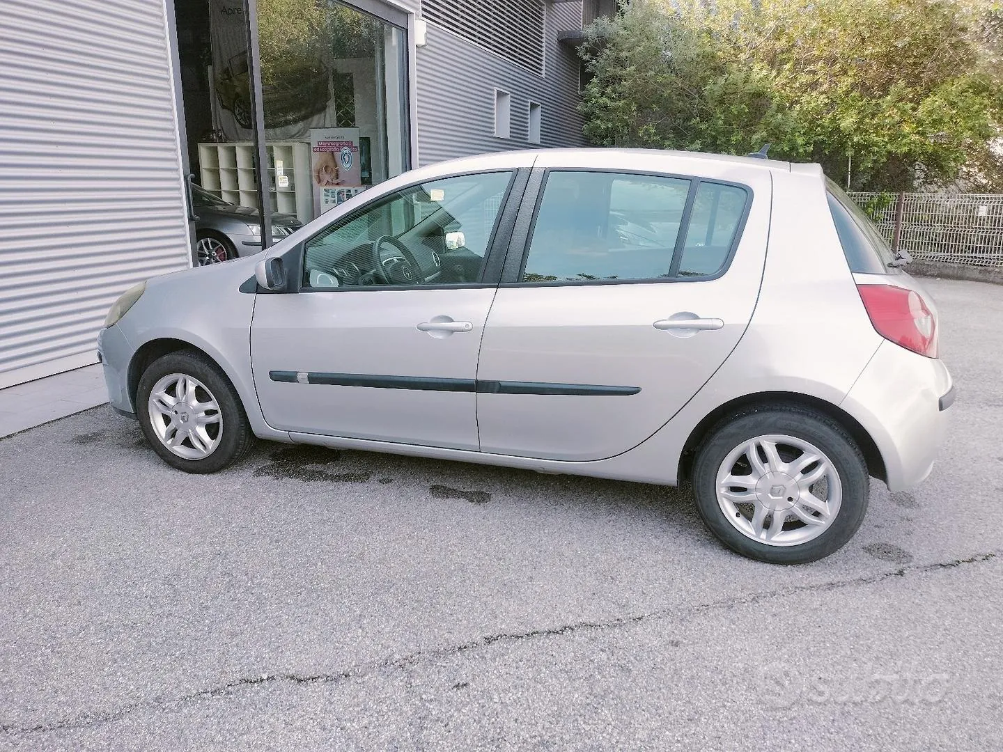Renault Clio 2006 photo 2