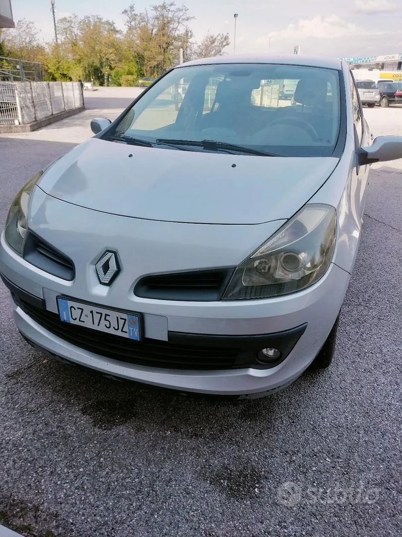 Renault Clio 2006 photo 4
