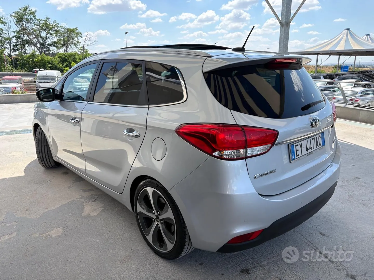 Kia Carens 2015 photo 4