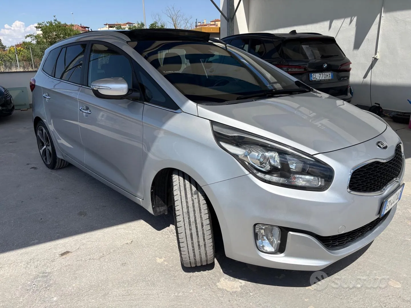 Kia Carens 2015 photo 2