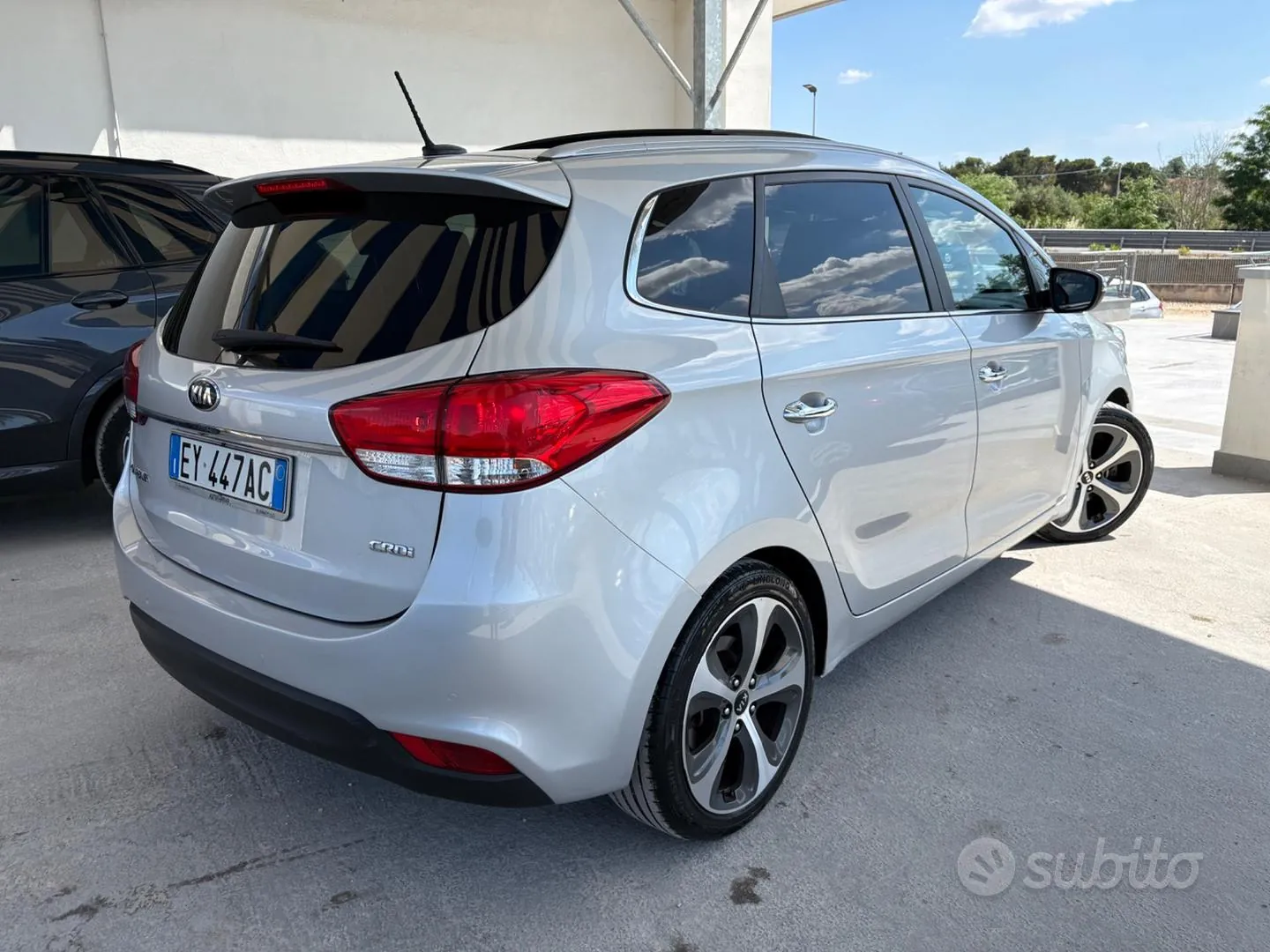 Kia Carens 2015 photo 3