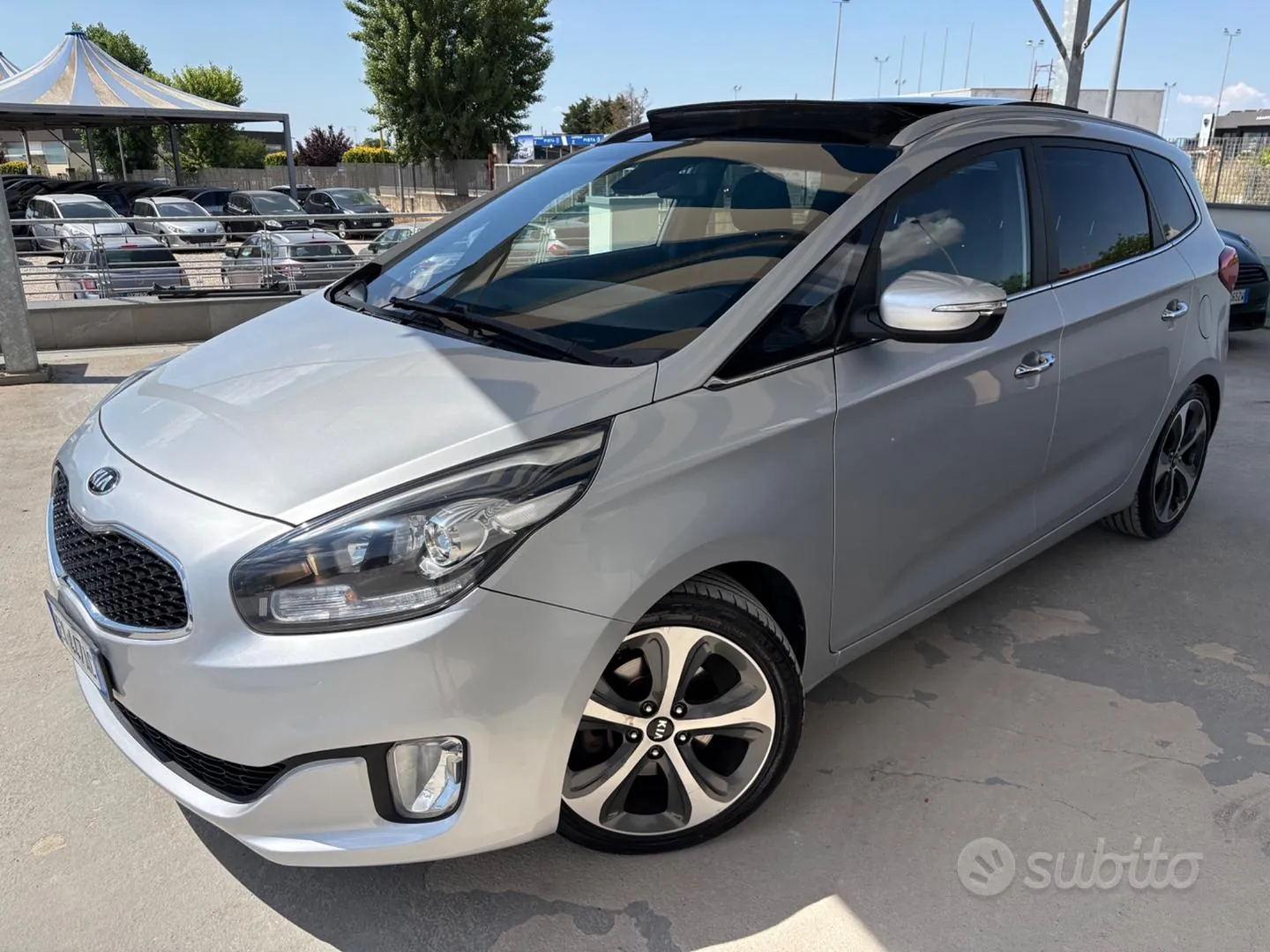 Kia Carens 2015 photo 5