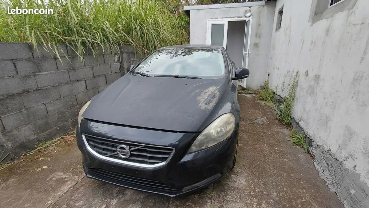 Volvo V40 2013 photo 2