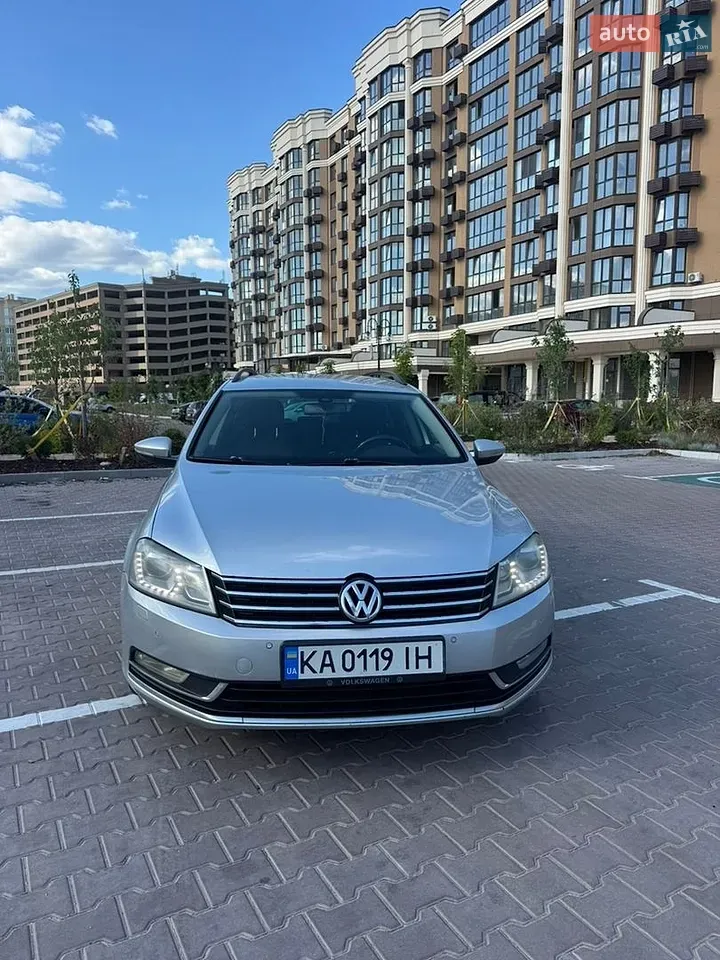 Volkswagen Passat 2012 photo 2