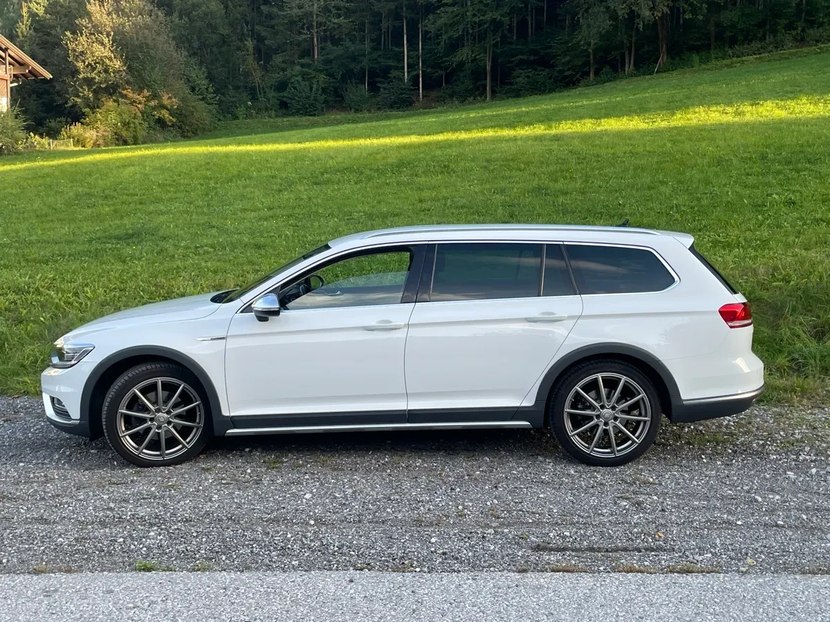 Volkswagen Passat 2018 photo 2
