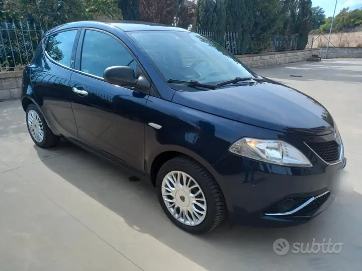 Lancia Ypsilon