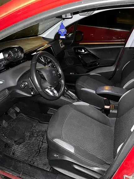 Peugeot 208 2014 photo 3