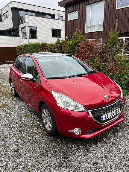Peugeot 208 2014 photo 2