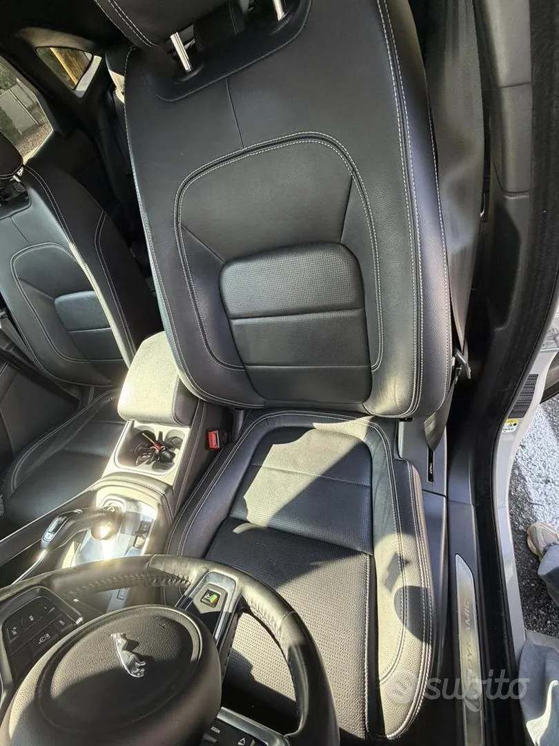 Jaguar E-Pace 2018 photo 4