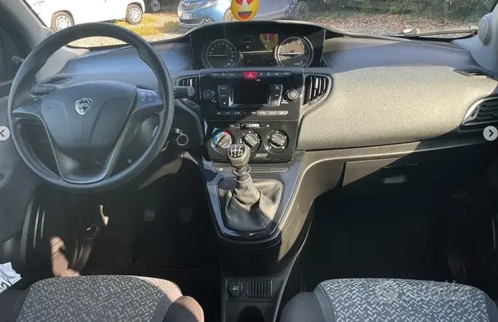 Lancia Ypsilon 2022 photo 2