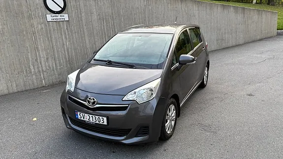 Toyota Verso-S 2011 photo 2