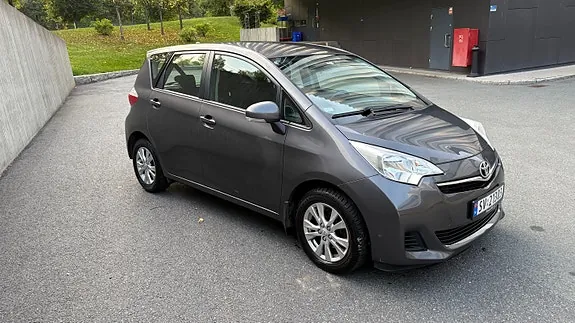 Toyota Verso-S 2011 photo 5
