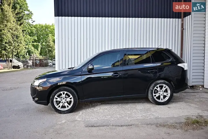 Mitsubishi Outlander 2013 photo 2