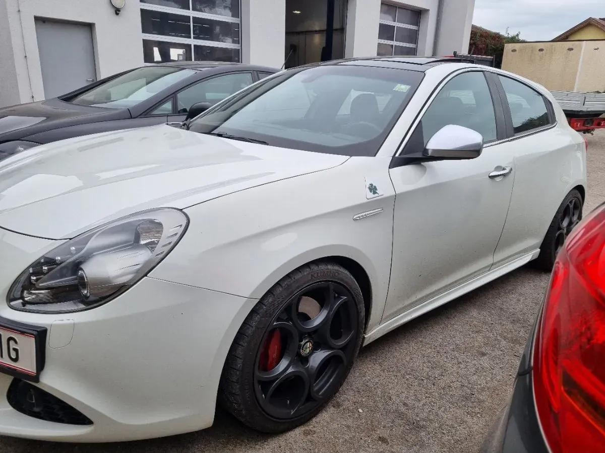 Alfa Romeo Giulietta 2010 photo 3