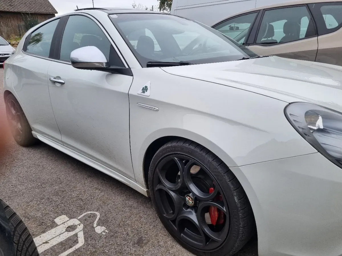 Alfa Romeo Giulietta 2010 photo 2