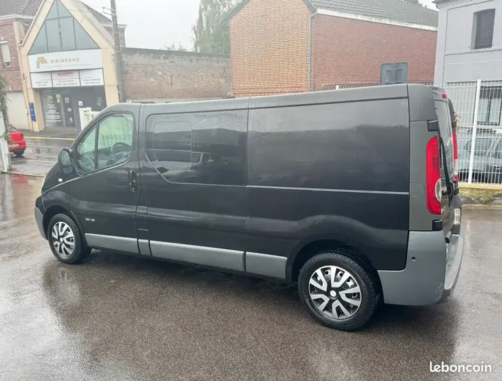 Renault Trafic 2010 photo 2