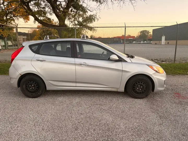 Hyundai Accent 2014 photo 2