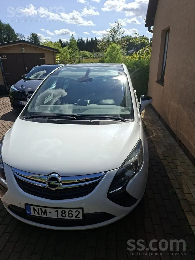 Opel Zafira 2012 photo 2