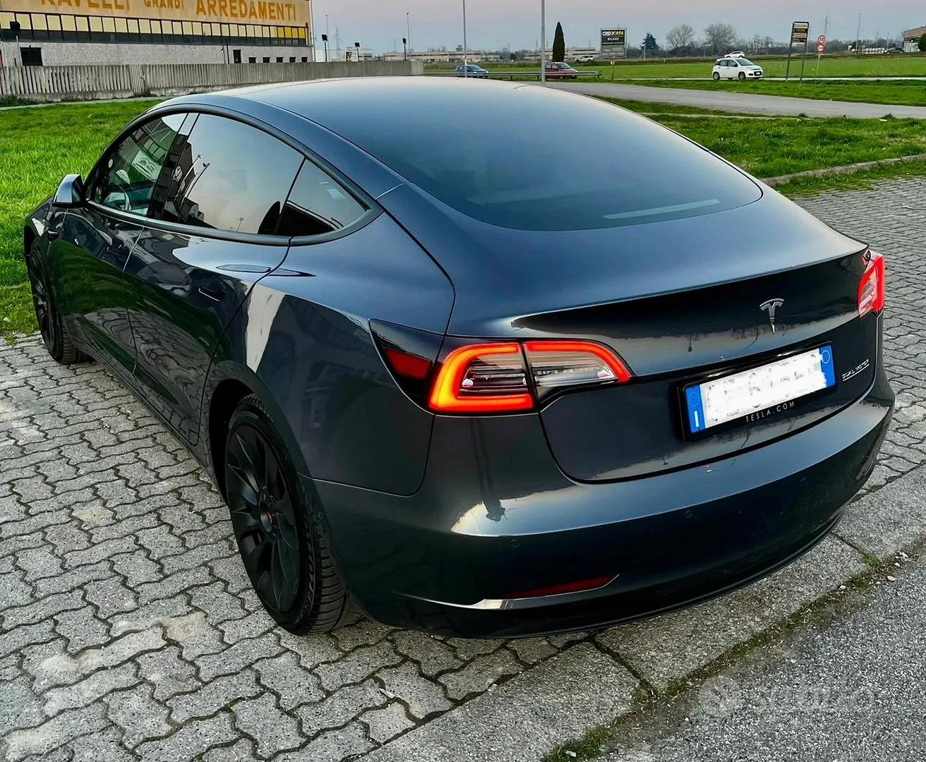 Tesla Model 3 2021 photo 2