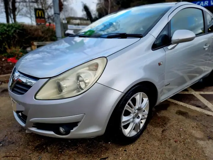 Vauxhall Corsa 2009 photo 2