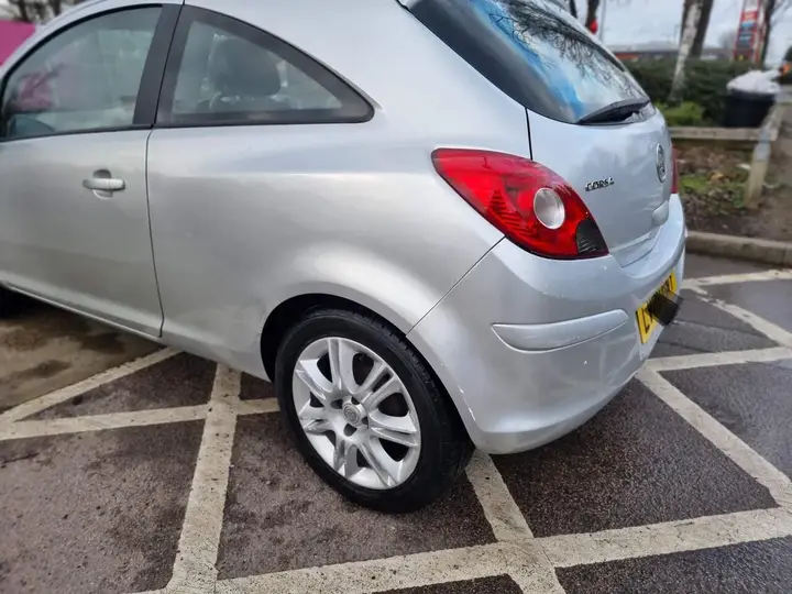 Vauxhall Corsa 2009 photo 3