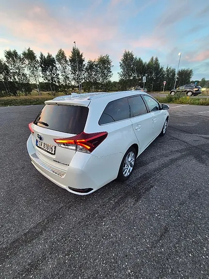 Toyota Auris 2016 photo 3