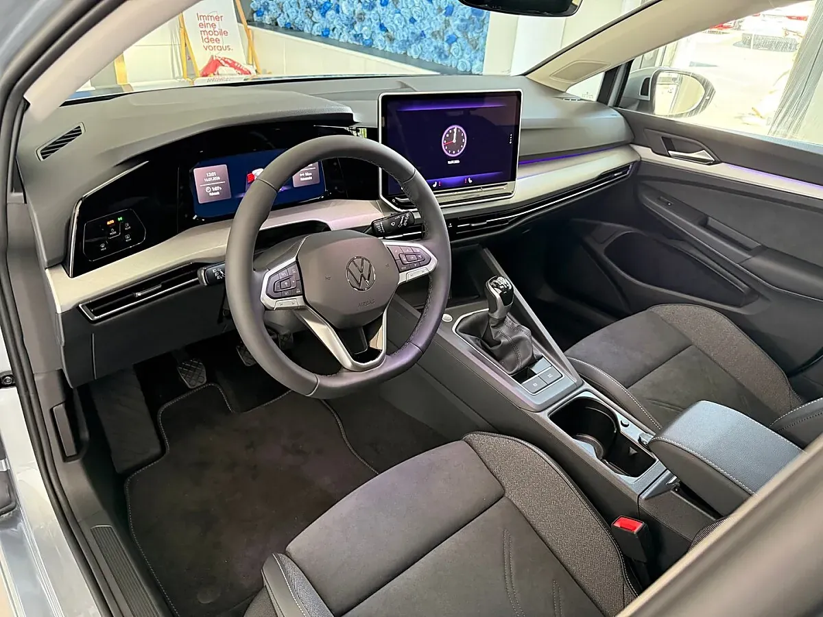 Volkswagen Golf 2026 photo 2