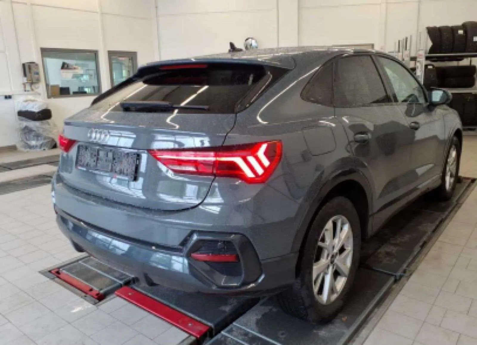 Audi Q3 2023 photo 3