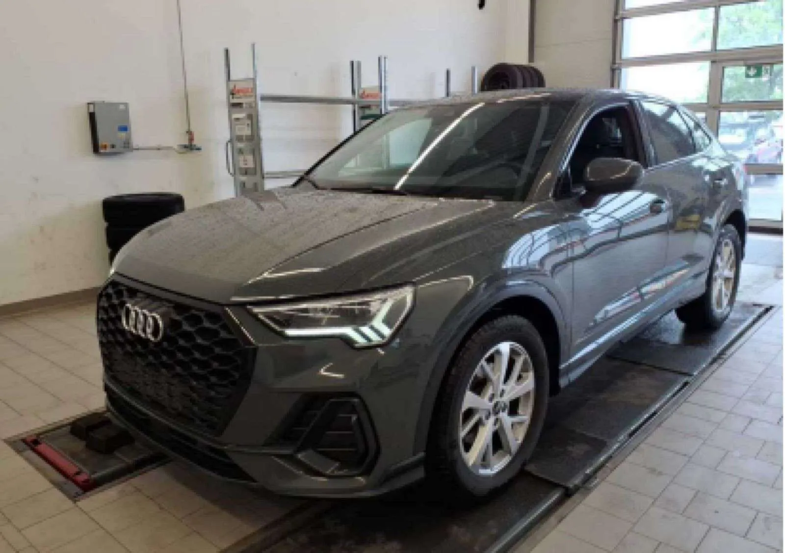 Audi Q3 2023 photo 2