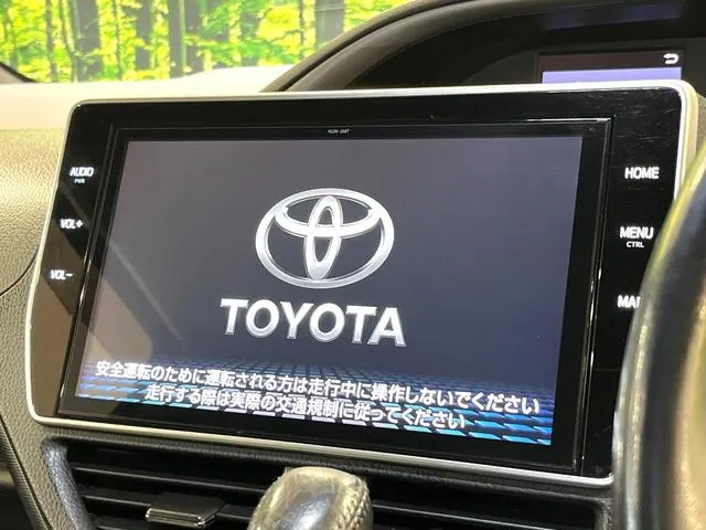 Toyota Voxy 2019 photo 3
