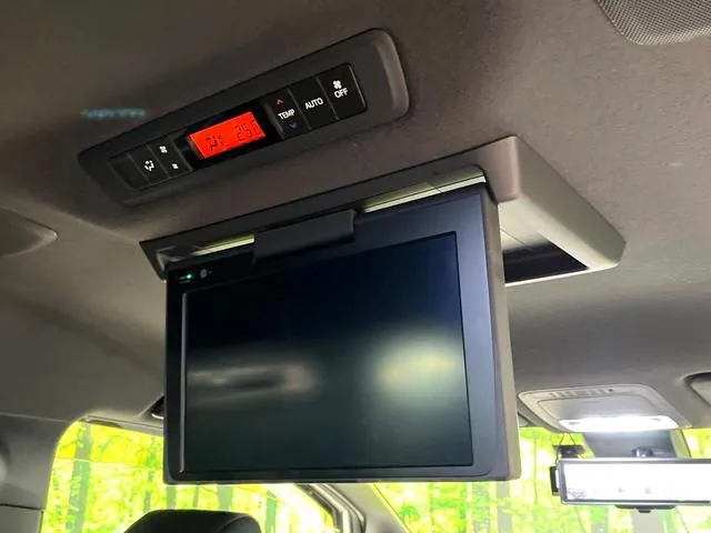 Toyota Voxy 2019 photo 4
