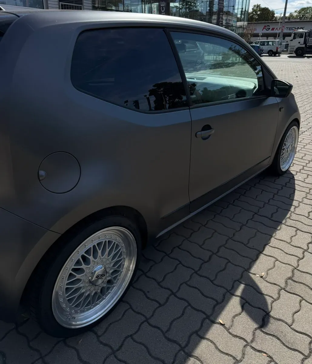 Volkswagen Up 2013 photo 2