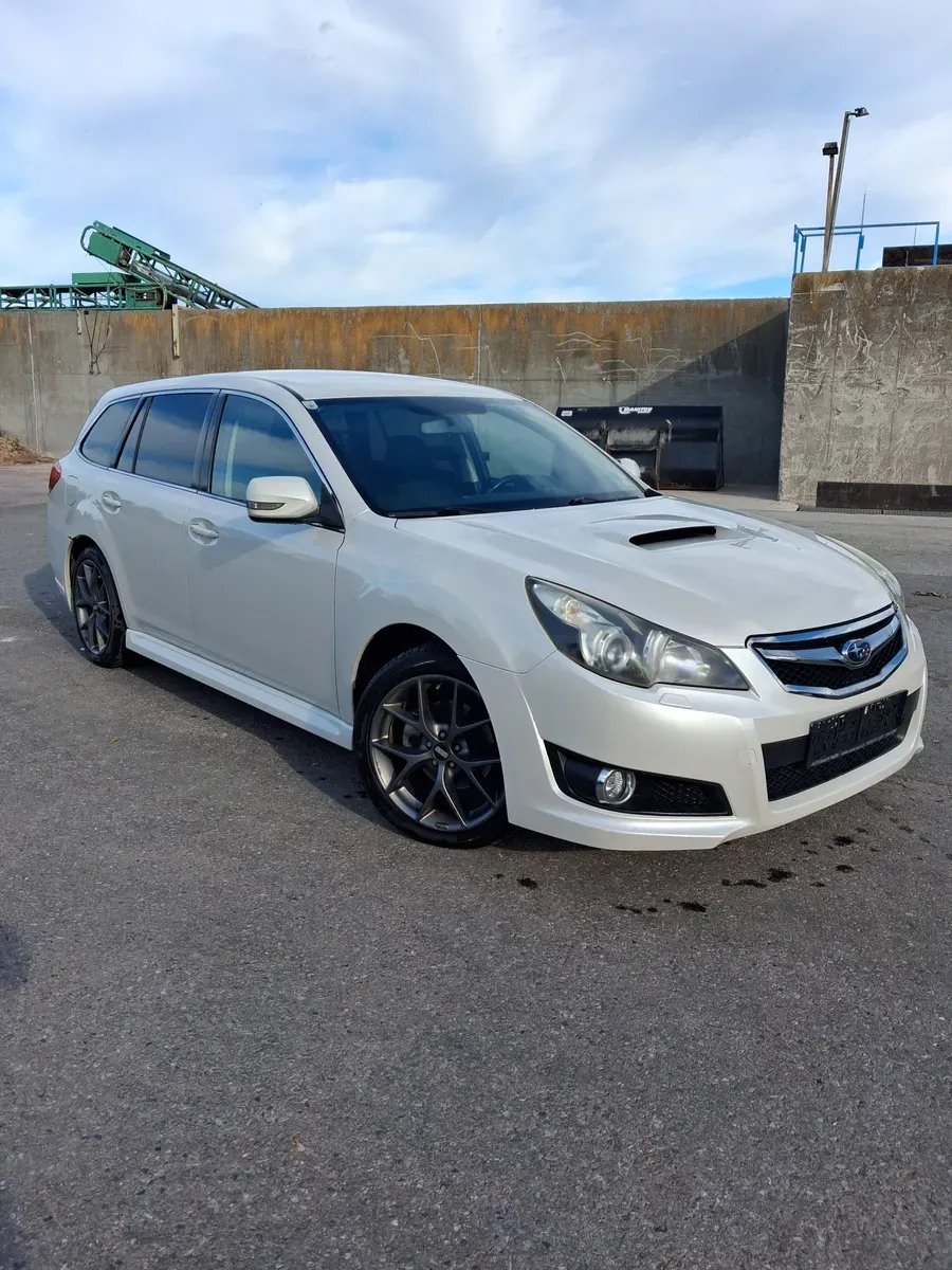 Subaru Legacy 2010 photo 2
