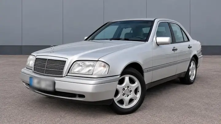 Mercedes-Benz C200