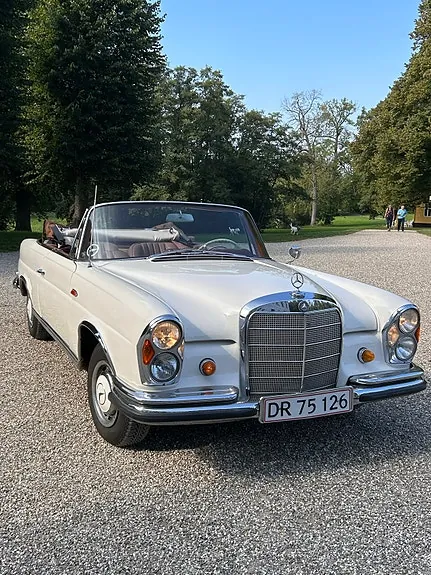 Mercedes-Benz 220 Se 1964 photo 2