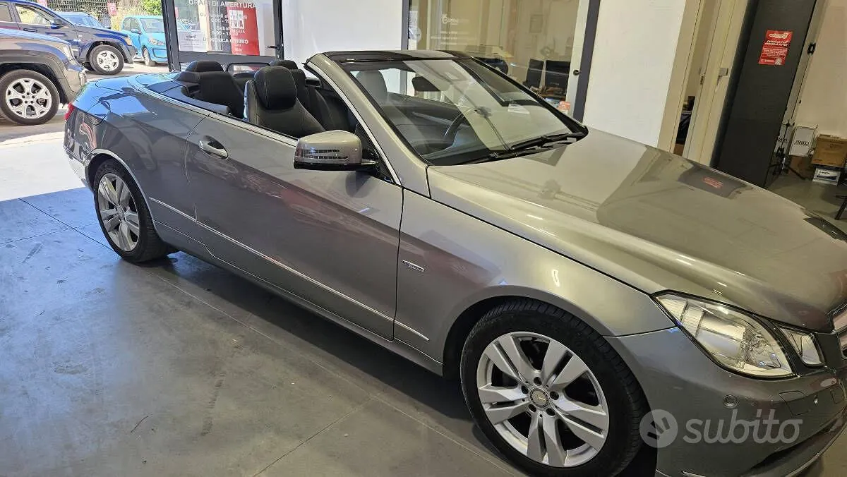 Mercedes-Benz E-Class Cabrio 2011 photo 4