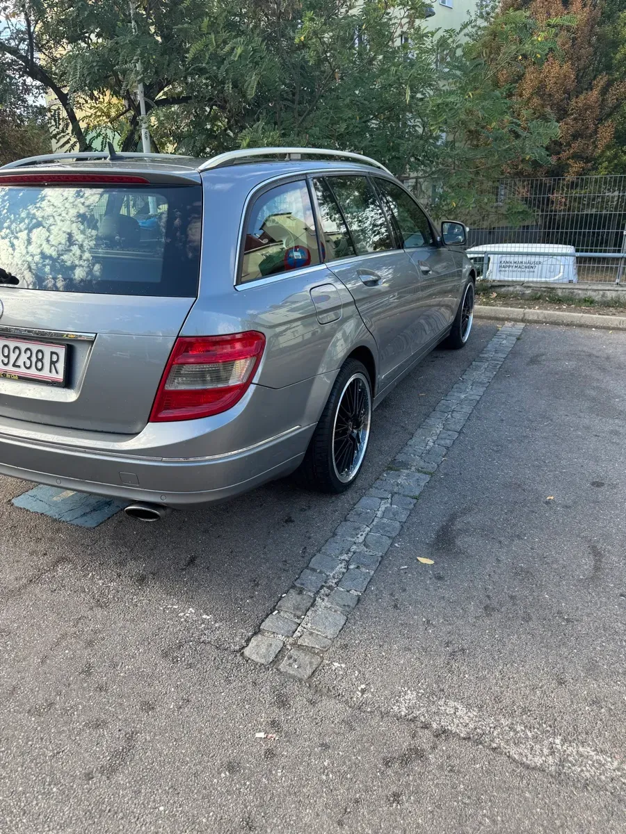 Mercedes-Benz C-Class 2009 photo 2