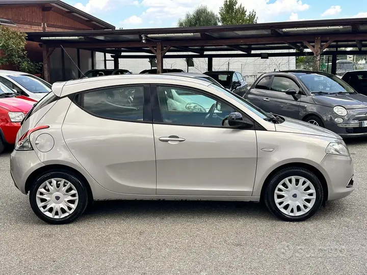 Lancia Ypsilon 2011 photo 4